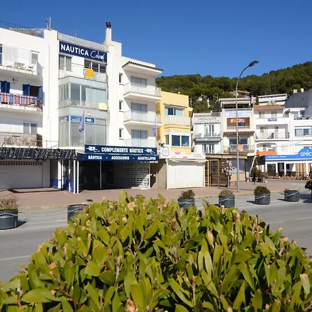 Beachfront In Spain With Marina Views 公寓