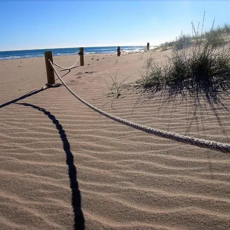 Beachfront In Spain With Marina Views 公寓