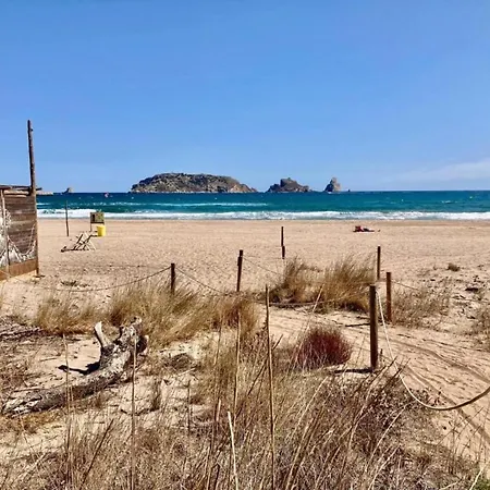 Beachfront In Spain With Marina Views 公寓 *